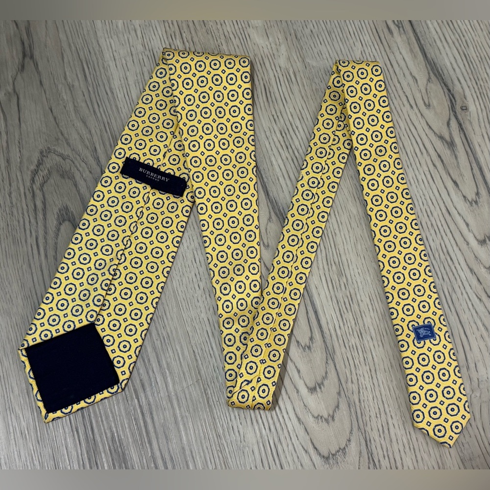 NEW BURBERRY LONDON 100% SILK Yellow Geometric Print Tie - Made In Italy $245 - Picture 8 of 10
